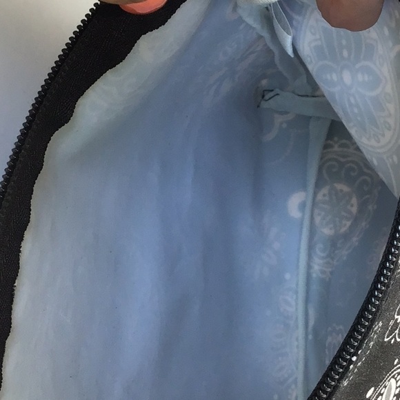 Thirty One Zipper Pouch Onyx Medallion NWOT - Picture 4 of 4